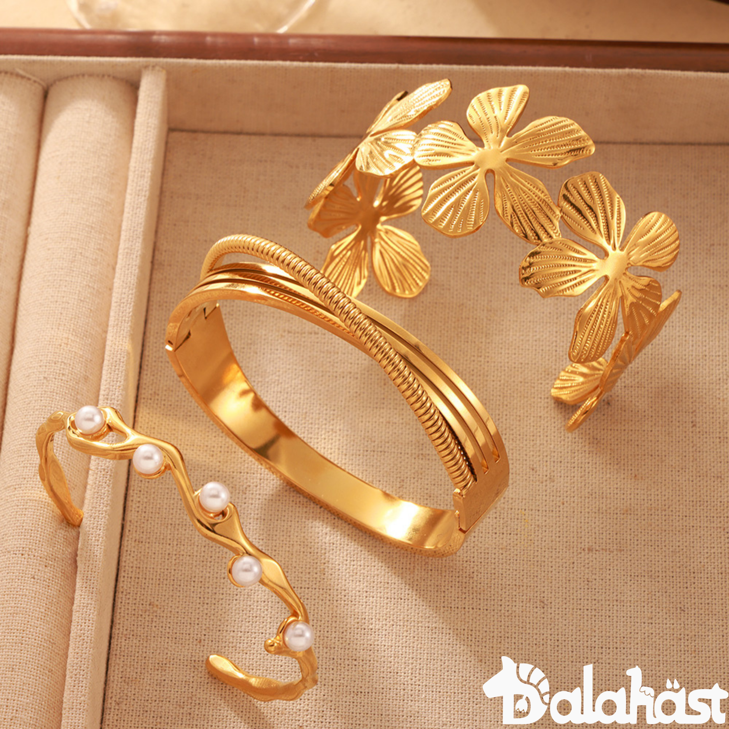 Swedish Dalahast Fashion Series Floral Bangle